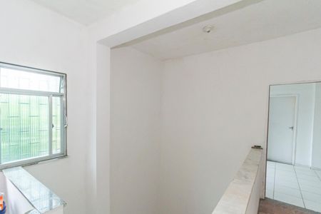 Casa para alugar com 100m², 2 quartos e 1 vaga Casa para alugar com 100m², 2 quartos e 1 vagaEscada
