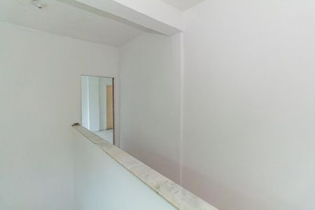 Casa para alugar com 100m², 2 quartos e 1 vaga Casa para alugar com 100m², 2 quartos e 1 vagaEscada