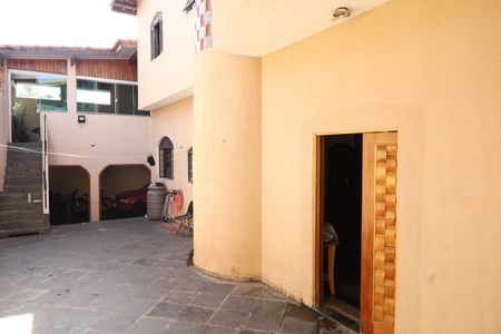 Casa à venda com 160m², 3 quartos e 6 vagasQuintal
