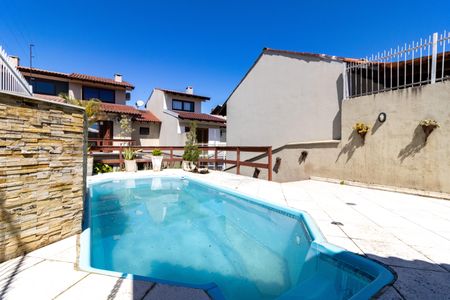 Casa à venda com 172m², 3 quartos e 3 vagasPiscina