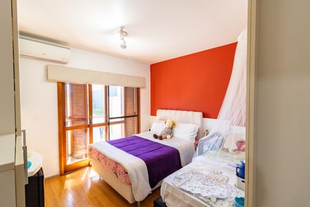 Casa à venda com 172m², 3 quartos e 3 vagasSuíte