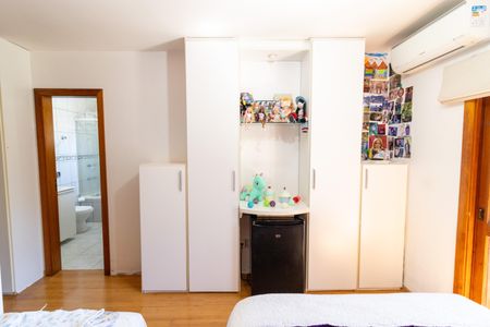 Casa à venda com 172m², 3 quartos e 3 vagasSuíte