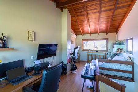 Casa à venda com 172m², 3 quartos e 3 vagasEscritório