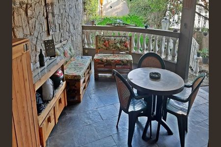 Casa à venda com 210m², 2 quartos e 2 vagas