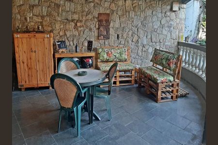 Casa à venda com 210m², 2 quartos e 2 vagas