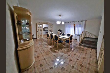 Casa à venda com 210m², 2 quartos e 2 vagas