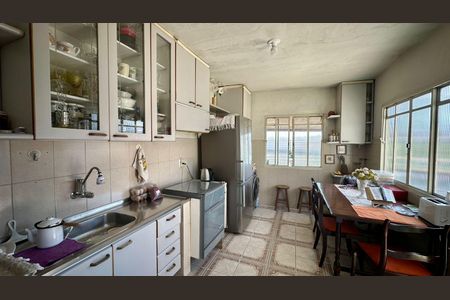 Casa à venda com 190m², 4 quartos e 1 vaga Casa à venda com 190m², 4 quartos e 1 vagaCozinha