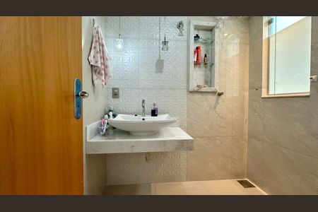 Casa à venda com 190m², 4 quartos e 1 vaga Casa à venda com 190m², 4 quartos e 1 vagaBanheiro Social