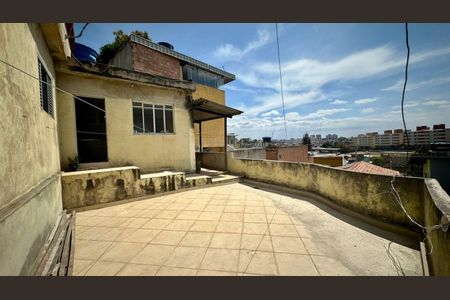 Casa à venda com 190m², 4 quartos e 1 vaga Casa à venda com 190m², 4 quartos e 1 vagaVaranda