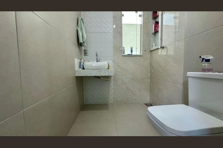 Casa à venda com 190m², 4 quartos e 1 vaga Casa à venda com 190m², 4 quartos e 1 vagaBanheiro Suíte