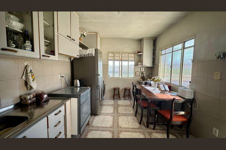 Casa à venda com 190m², 4 quartos e 1 vaga Casa à venda com 190m², 4 quartos e 1 vagaCozinha