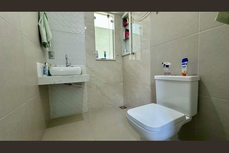 Casa à venda com 190m², 4 quartos e 1 vaga Casa à venda com 190m², 4 quartos e 1 vagaBanheiro Suíte