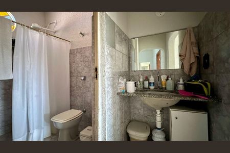 Casa à venda com 190m², 4 quartos e 1 vaga Casa à venda com 190m², 4 quartos e 1 vagaBanheiro Social