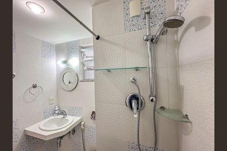 Apartamento à venda com 64m², 2 quartos e 1 vagaBanheiro Social