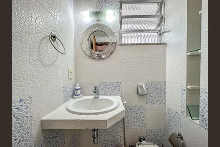 Apartamento à venda com 64m², 2 quartos e 1 vagaBanheiro Social