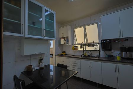 Apartamento à venda com 130m², 4 quartos e 2 vagas Apartamento à venda com 130m², 4 quartos e 2 vagasCozinha