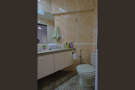 Apartamento à venda com 130m², 4 quartos e 2 vagas Apartamento à venda com 130m², 4 quartos e 2 vagasBanheiro da Suíte