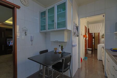 Apartamento à venda com 130m², 4 quartos e 2 vagas Apartamento à venda com 130m², 4 quartos e 2 vagasCozinha