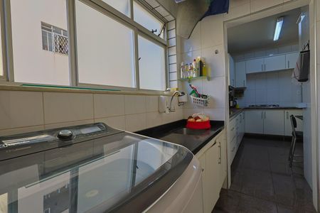 Apartamento à venda com 130m², 4 quartos e 2 vagas Apartamento à venda com 130m², 4 quartos e 2 vagasÁrea de Serviço