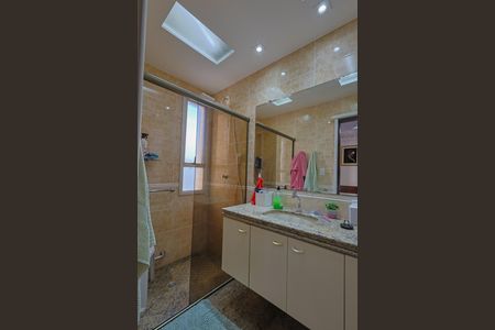 Apartamento à venda com 130m², 4 quartos e 2 vagas Apartamento à venda com 130m², 4 quartos e 2 vagasBanheiro da Suíte