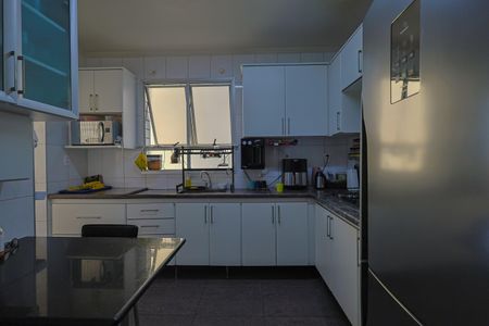 Apartamento à venda com 130m², 4 quartos e 2 vagas Apartamento à venda com 130m², 4 quartos e 2 vagasCozinha