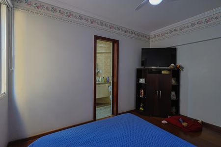 Apartamento à venda com 130m², 4 quartos e 2 vagas Apartamento à venda com 130m², 4 quartos e 2 vagasSuíte