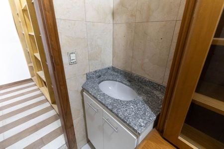 Casa à venda com 150m², 5 quartos e 2 vagas Casa à venda com 150m², 5 quartos e 2 vagasBanheiro da Suíte