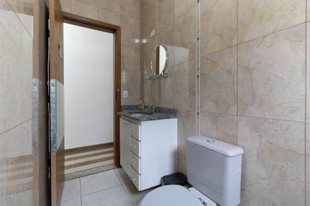 Casa à venda com 150m², 5 quartos e 2 vagas Casa à venda com 150m², 5 quartos e 2 vagasBanheiro Social 1