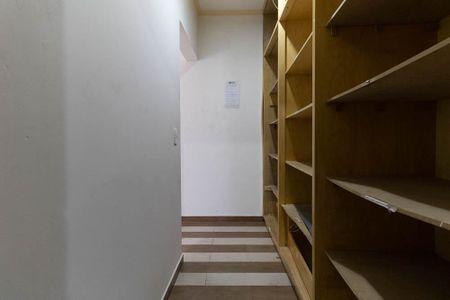 Casa à venda com 150m², 5 quartos e 2 vagas Casa à venda com 150m², 5 quartos e 2 vagasCloset da Suíte