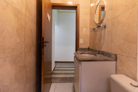 Casa à venda com 150m², 5 quartos e 2 vagas Casa à venda com 150m², 5 quartos e 2 vagasBanheiro Social 2