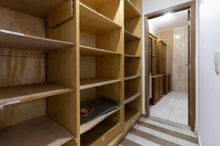 Casa à venda com 150m², 5 quartos e 2 vagas Casa à venda com 150m², 5 quartos e 2 vagasCloset da Suíte