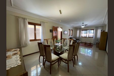 Casa à venda com 235m², 3 quartos e 5 vagasSala