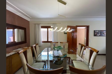 Casa à venda com 235m², 3 quartos e 5 vagasSala