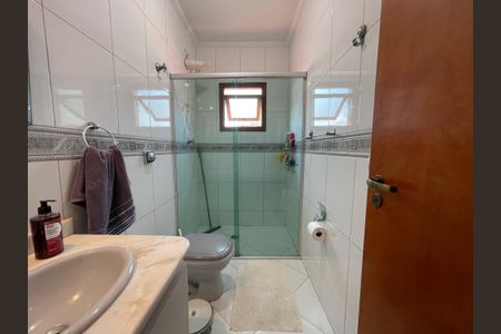 Casa à venda com 235m², 3 quartos e 5 vagasBanheiro da Suíte 1