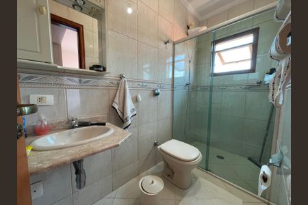 Casa à venda com 235m², 3 quartos e 5 vagasBanheiro da Suíte 2