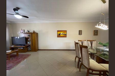 Casa à venda com 235m², 3 quartos e 5 vagasSala