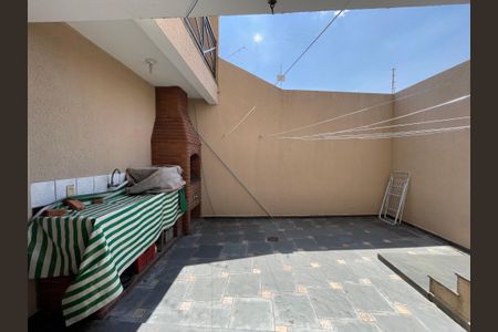 Casa à venda com 235m², 3 quartos e 5 vagasQuintal