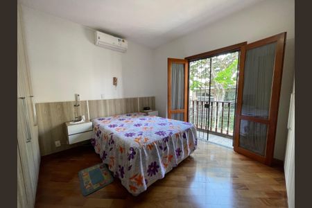 Casa à venda com 235m², 3 quartos e 5 vagasSuíte 1