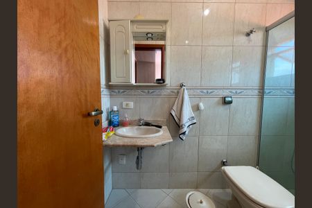 Casa à venda com 235m², 3 quartos e 5 vagasBanheiro da Suíte 2