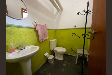 Casa à venda com 235m², 3 quartos e 5 vagasLavabo 2