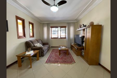 Casa à venda com 235m², 3 quartos e 5 vagasSala