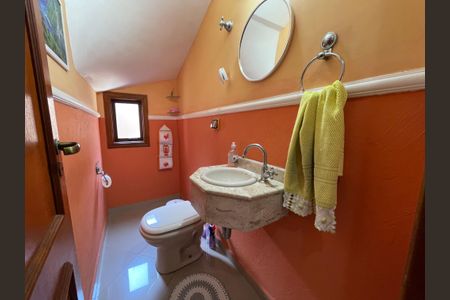 Casa à venda com 235m², 3 quartos e 5 vagasLavabo