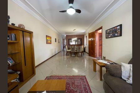 Casa à venda com 235m², 3 quartos e 5 vagasSala