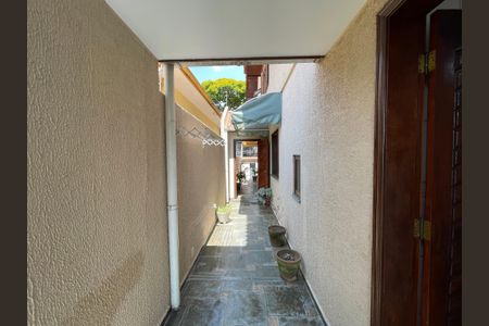 Casa à venda com 235m², 3 quartos e 5 vagasCorredor lateral