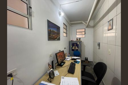 Casa à venda com 235m², 3 quartos e 5 vagasEscritório