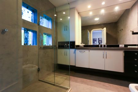 Casa à venda com 563m², 3 quartos e 4 vagasBanheiro da Suíte 1