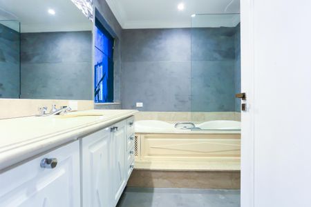 Casa à venda com 563m², 3 quartos e 4 vagasBanheiro da Suíte 2