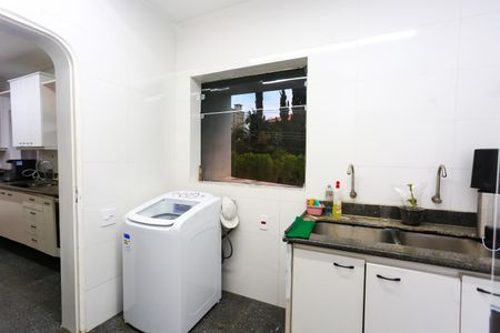 Casa à venda com 563m², 3 quartos e 4 vagasÁrea de Serviço