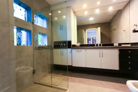 Casa à venda com 563m², 3 quartos e 4 vagasBanheiro da Suíte 1