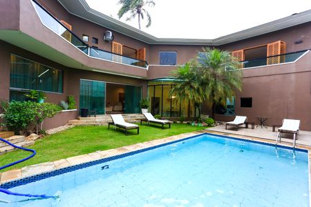 Casa à venda com 563m², 3 quartos e 4 vagasÁrea comum - Piscina